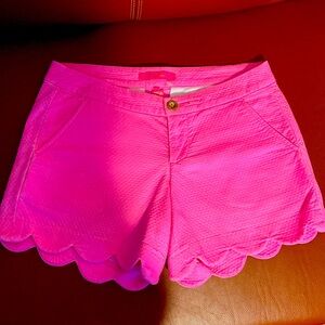 Lilly Pulitzer great quality scalloped shorts.